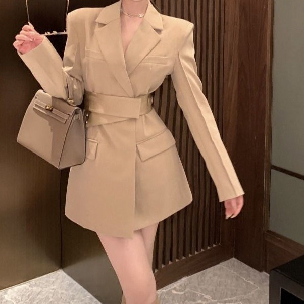 法式高端精致卡其色西装连衣裙女2025新款设计感收腰显瘦气质短裙