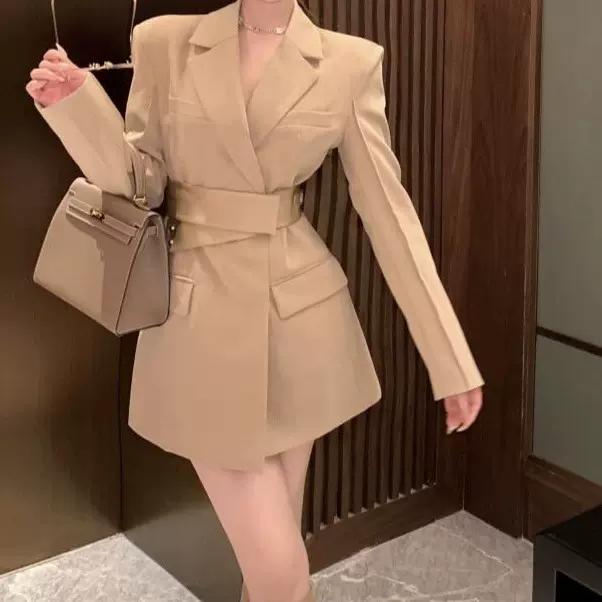 法式高端精致卡其色西装连衣裙女2025新款设计感收腰显瘦气质短裙