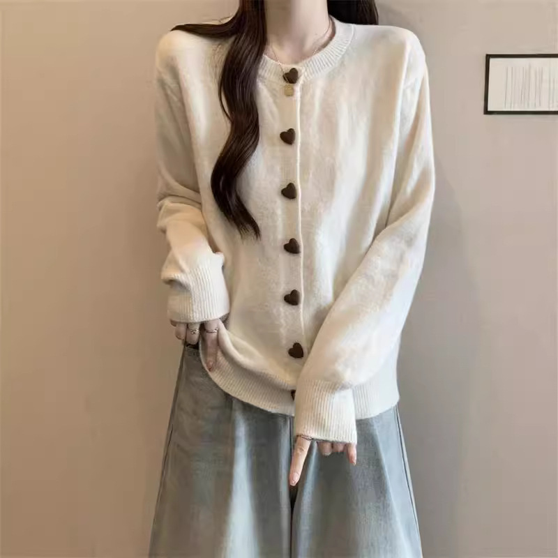 New Autumn and Winter Love Button Knitted Cardigan Women's Design Sense Korean Style Chic Top Sweet Style Round Neck Sweater Cardigan New Autumn and Winter Love Button Knitted Cardigan Women's Design Sense Korean Style Chic Top Sweet Style Round Neck Sweater Cardigan