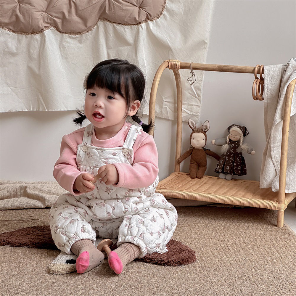 Traje de bebé otoño e invierno ropa de salida acolchada engrosada flor fresca 1-3 años bebé traje de escalada cálido de dos piezas 2