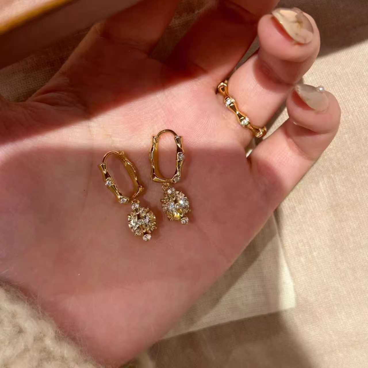 New Chinese Style Golden Bamboo Single Diamond Earrings for Women, Light Luxury Niche Design, High-End Earrings, Sparkling Elegant Earrings