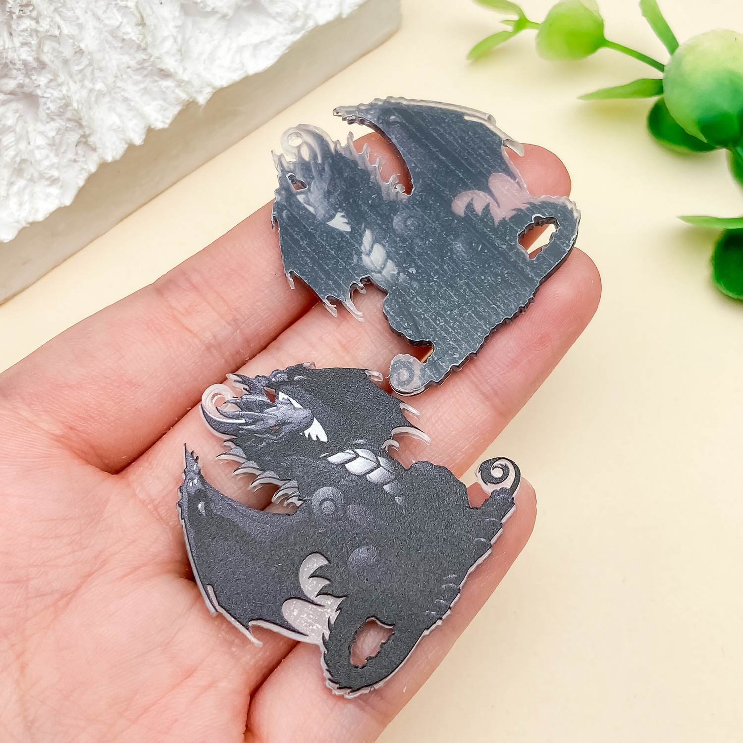 23941-23941-QX-黑色亚克力双面印花暗黑红眼恐龙