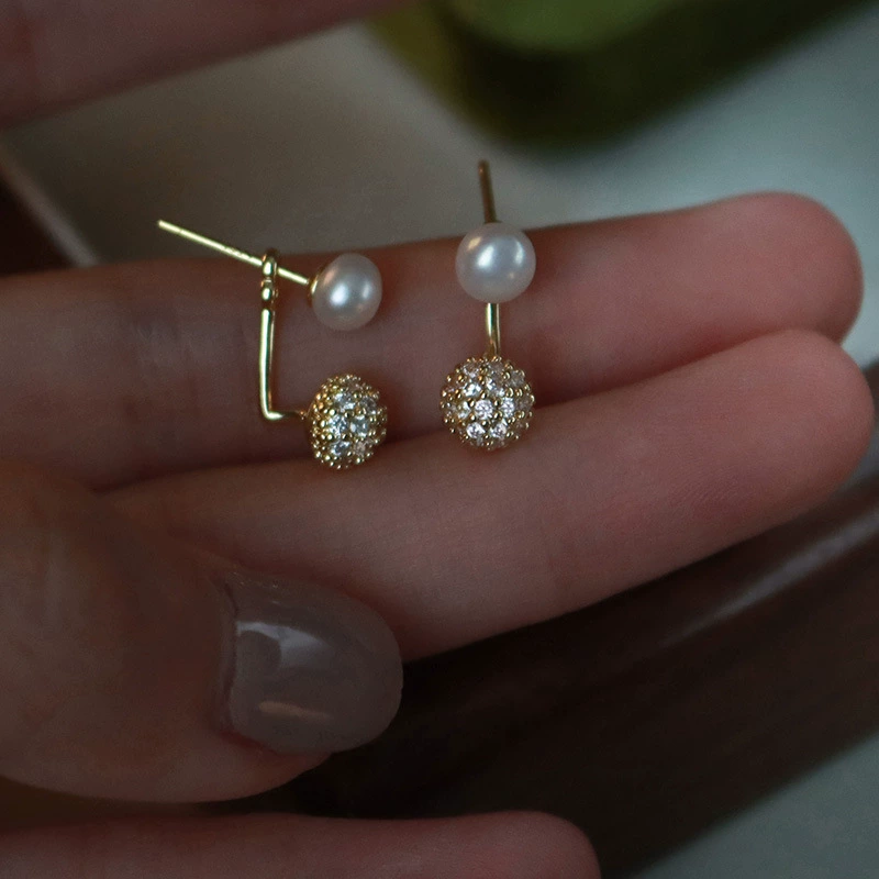 Sophisticated summer small design earrings from pearl, light luxury style, simple and elegant design
