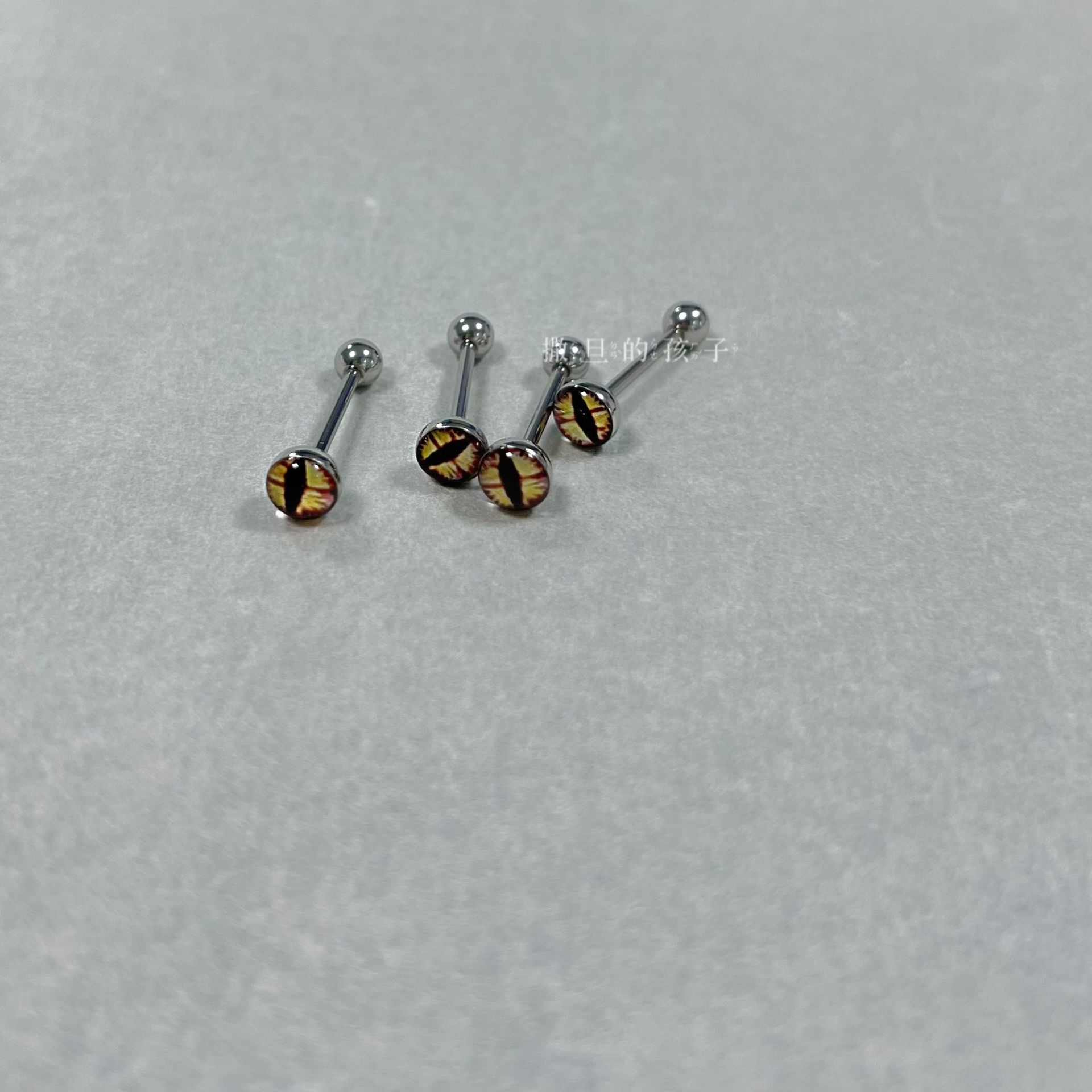 16G labret stud size and finish detail