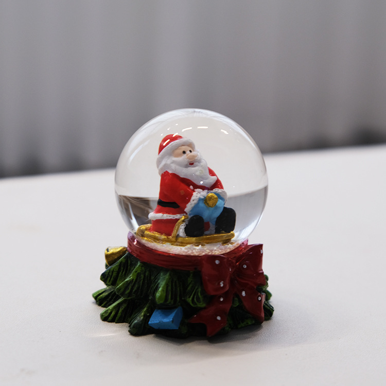 Bola de Nieve Navideña de Resina Decorativa para Escritorio