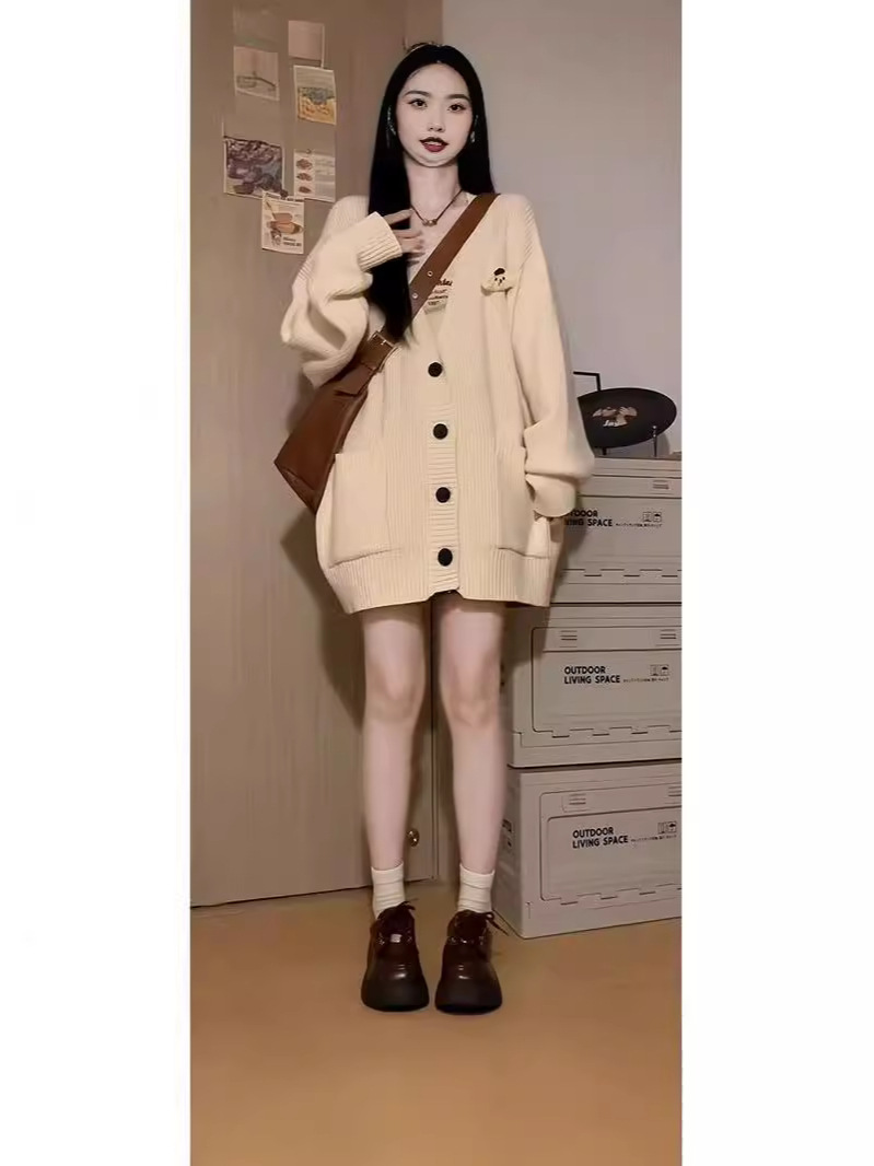 柔らかくワックスのような怠惰な秋冬 2025 新しいルーズコート韓国スタイルのトップニットセーター女性の怠惰なスタイルのカーディガン