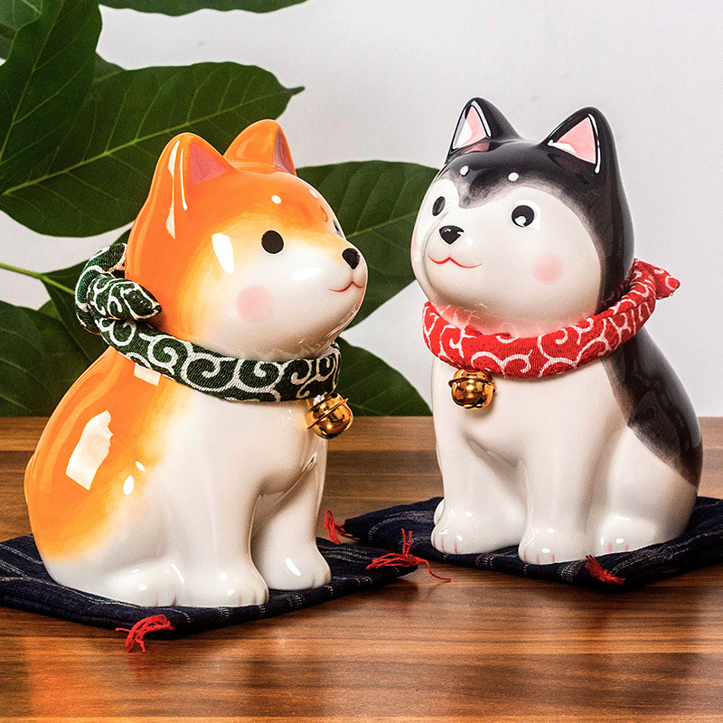 日本の薬師窯の日本式の座り方は柴犬が可愛いです。