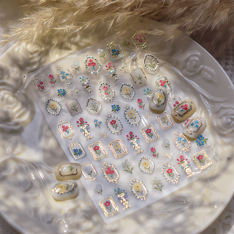 Tomoni gilded nail art stickers popular retro European garden noble art nail stickers high-end small jewelry Tomoni gilded nail art stickers popular retro European garden noble art nail stickers high-end small jewelry