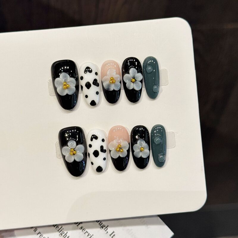 Yihe W Series [Flower Diamond Cool Pattern] Black Flower White Diamond Cow Pattern Wearable Nails Retro Personalized Contrast Color Nail Art Pieces