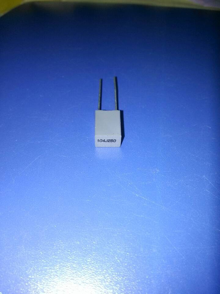 校正电容CL23B 0.1UF 100NF 104J 250V 5MM法拉电容 C242E104J-20