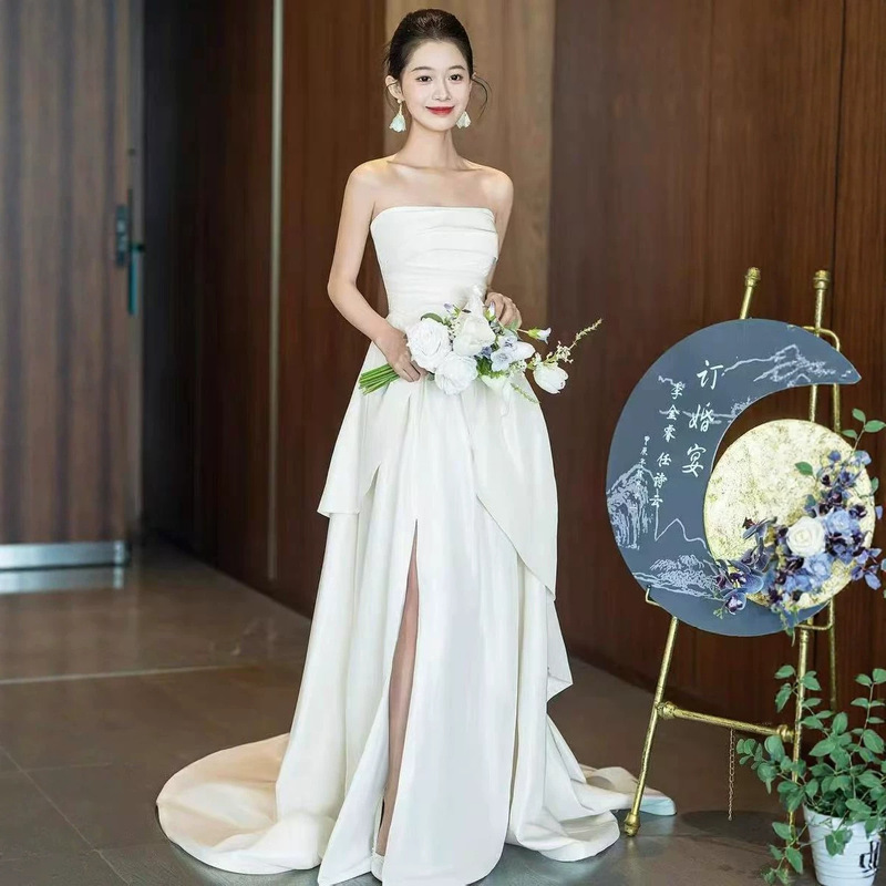 High-End Satin Strapless Light Wedding Dress for Women with Slit and Train, Slim-Fit Simple Gown for Engagement Party and Reception