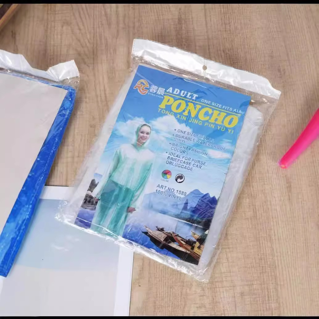 Impermeable Desechable de PE Grueso para Lugares Turísticos, Conciertos, Viajes, Aire Libre, Estilo con Botones a Presión, de una Pieza, Venta al por Mayor del Fabricante, Resistente a la Lluvia