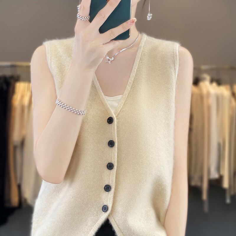 Outer cashmere autumn and winter solid color vest waistcoat sweater 23 sleeveless new pure wool knitted cardigan Vest Women's Western style Outer cashmere autumn and winter solid color vest waistcoat sweater 23 sleeveless new pure wool knitted cardigan Vest Women's Western style