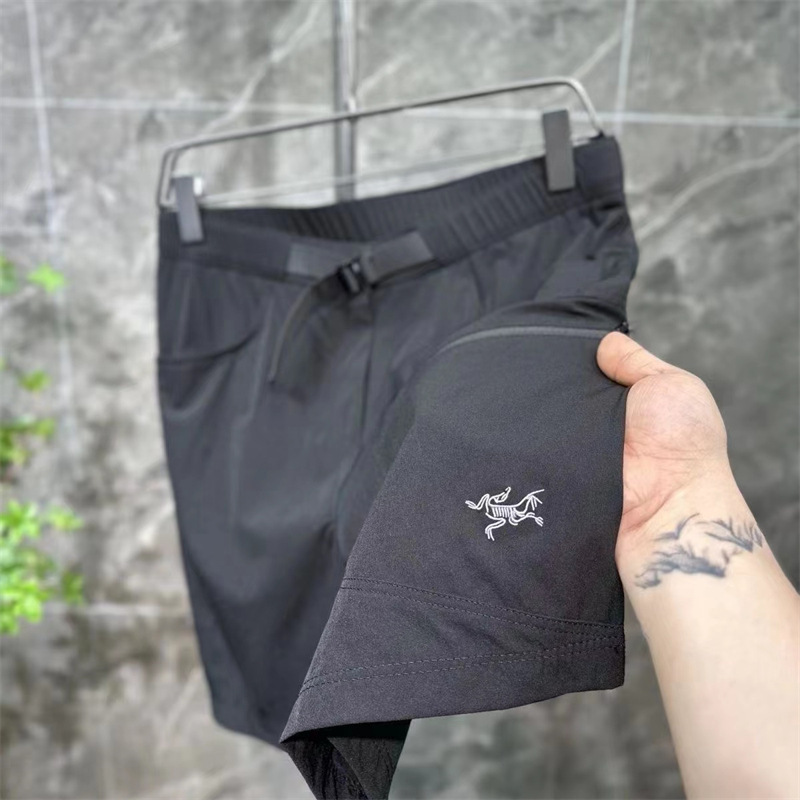 夏の薄いタイプのカジュアルなスポーツのスーツのショートパンツの男性の外は2025新型のファッションの刺繍の緩い速乾の5分のズボンを着ます。|undefined