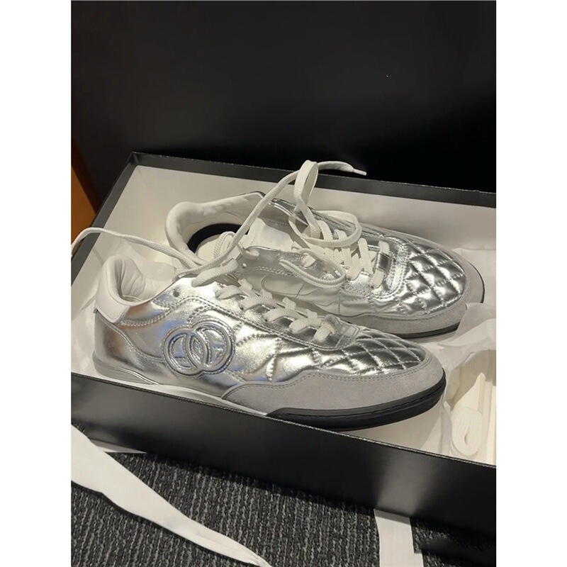 Chanel-style genuine leather quilted baseball sneakers, top-tier version, versatile panda shoes, white sneakers, thick-soled German training shoes for women Chanel-style genuine leather quilted baseball sneakers, top-tier version, versatile panda shoes, white sneakers, thick-soled German training shoes for women