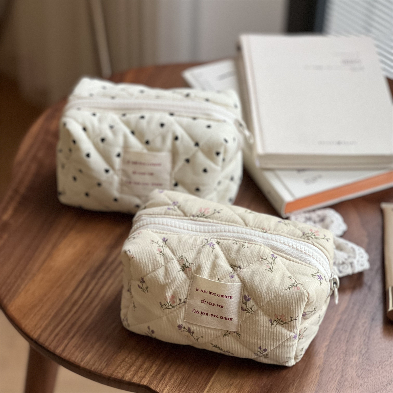 30g Weight Canvas Lining Material Zipper Closure Type / Strap Type Cosmetic Bag Bags Type Holiday, Daily Occasion Corduroy Material Heart Shape, Flower Pattern All Seasons Season Women's Gender Classic Style Style Square Shape Classic Style Heart Shape Flower Corduroy Square Makeup Bags 10