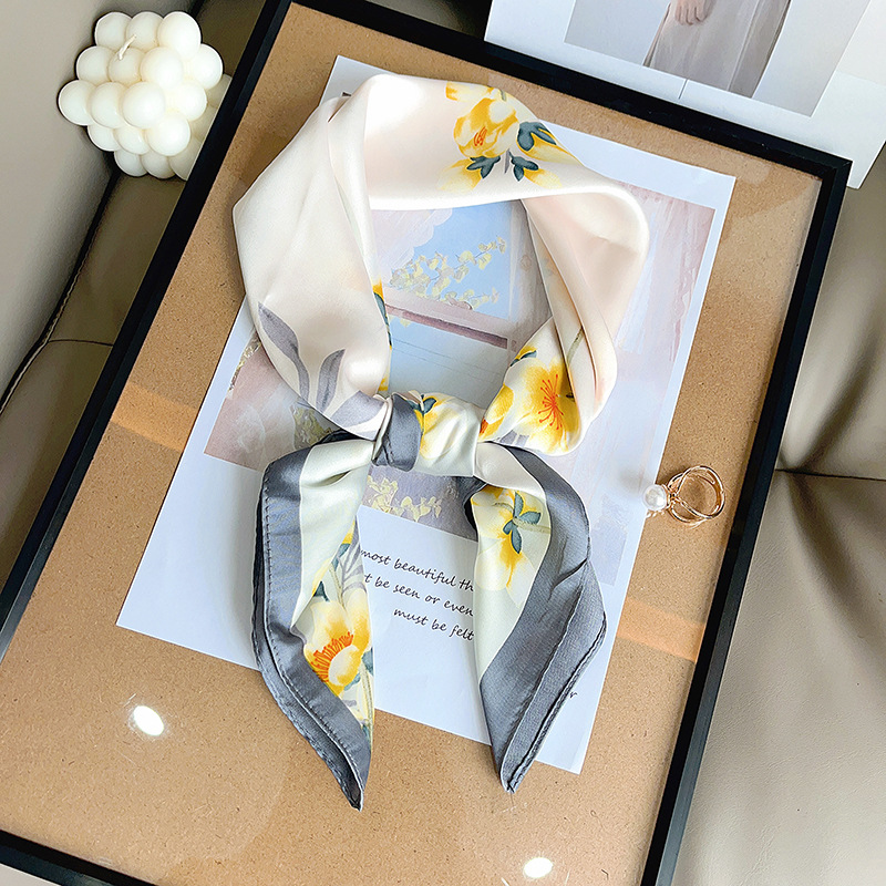 Bufanda cuadrada de moda de estilo moderno simple, nueva bufanda de ropa profesional fresca pequeña, bufanda cuadrada de seda de imitación de temperamento para mujer