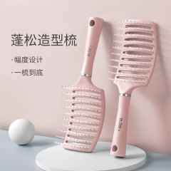 骨付き櫛さん専用の高頭トップのふわふわした髪の形の髪をしています。