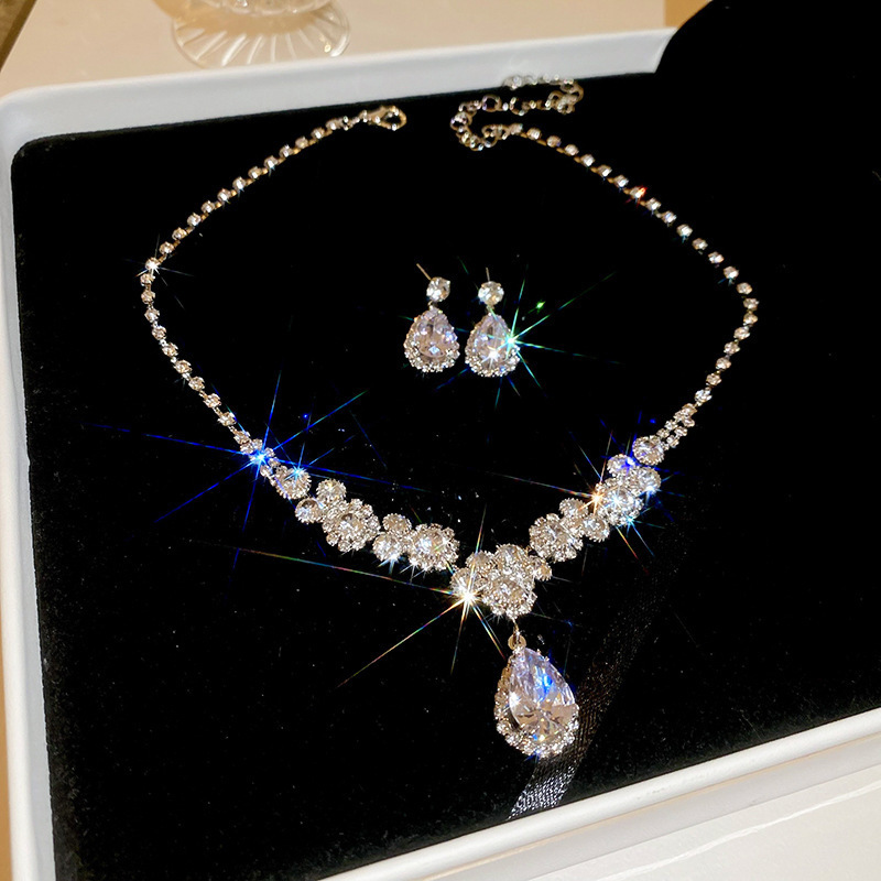 Medieval vintage diamantes goteo pendientes collar ligero lujo nicho cerradura estilo palacio conjunto de joyas exquisitas