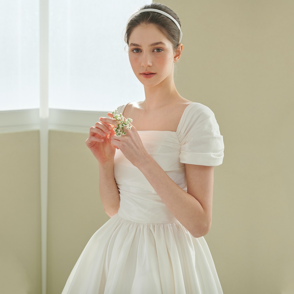 Elegante abito da sposa vintage leggero con spalle scoperte, semplice abito da fidanzamento/registrazione, abito da viaggio per servizi fotografici per donne minute_voghion.com