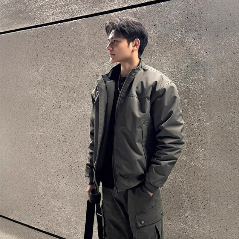 American-Style Pilot Jacket for Men, Autumn and Winter Stand Collar, Three-Proof Coach Short Workwear Motorcycle Quilted Baseball Jacket American-Style Pilot Jacket for Men, Autumn and Winter Stand Collar, Three-Proof Coach Short Workwear Motorcycle Quilted Baseball Jacket