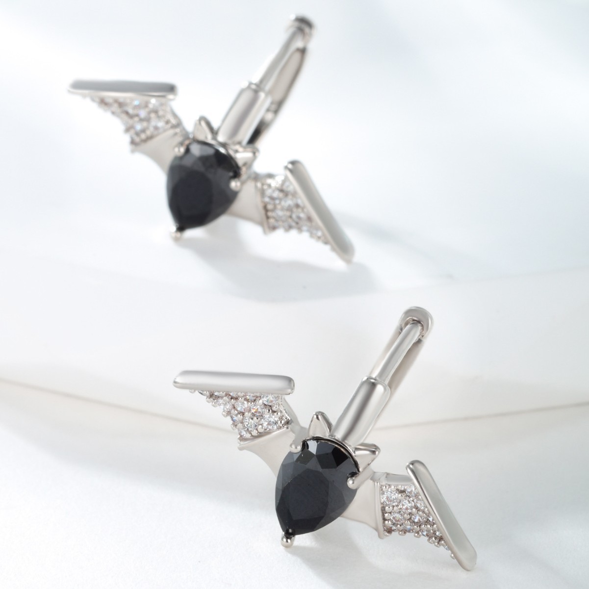 Joyería de Xuping en forma de gota negro gema artificial bate oído anillo oído hebilla estilo fresco pendientes de moda para hombres y mujeres