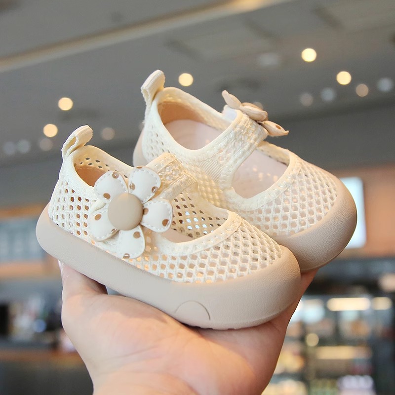 Baby Girl Shoes Spring and Summer Infant Soft-Soled Toddler Shoes 1 to 3 Years Old Children's Shoes Girls Cut Out Mesh Shoes Sandals