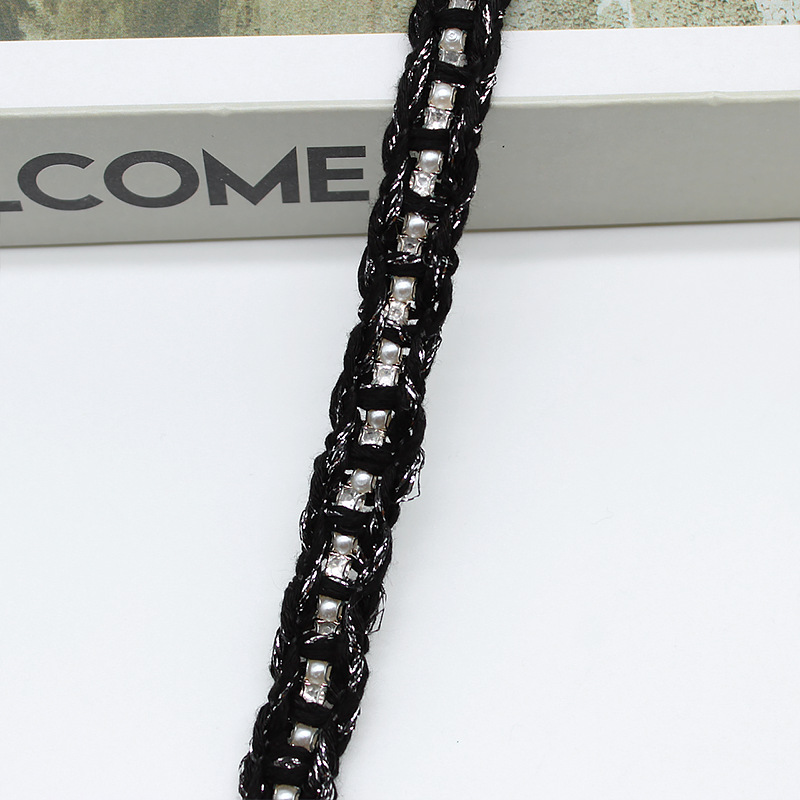 �������� ��ɫС������׻����м����������1.3cm�����ϻ�������