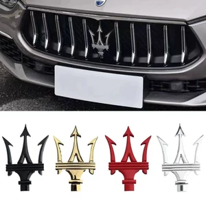 Maserati Quattroporte, Ghibli, Levante üçün mərkəzi barmaqlıq emblemi