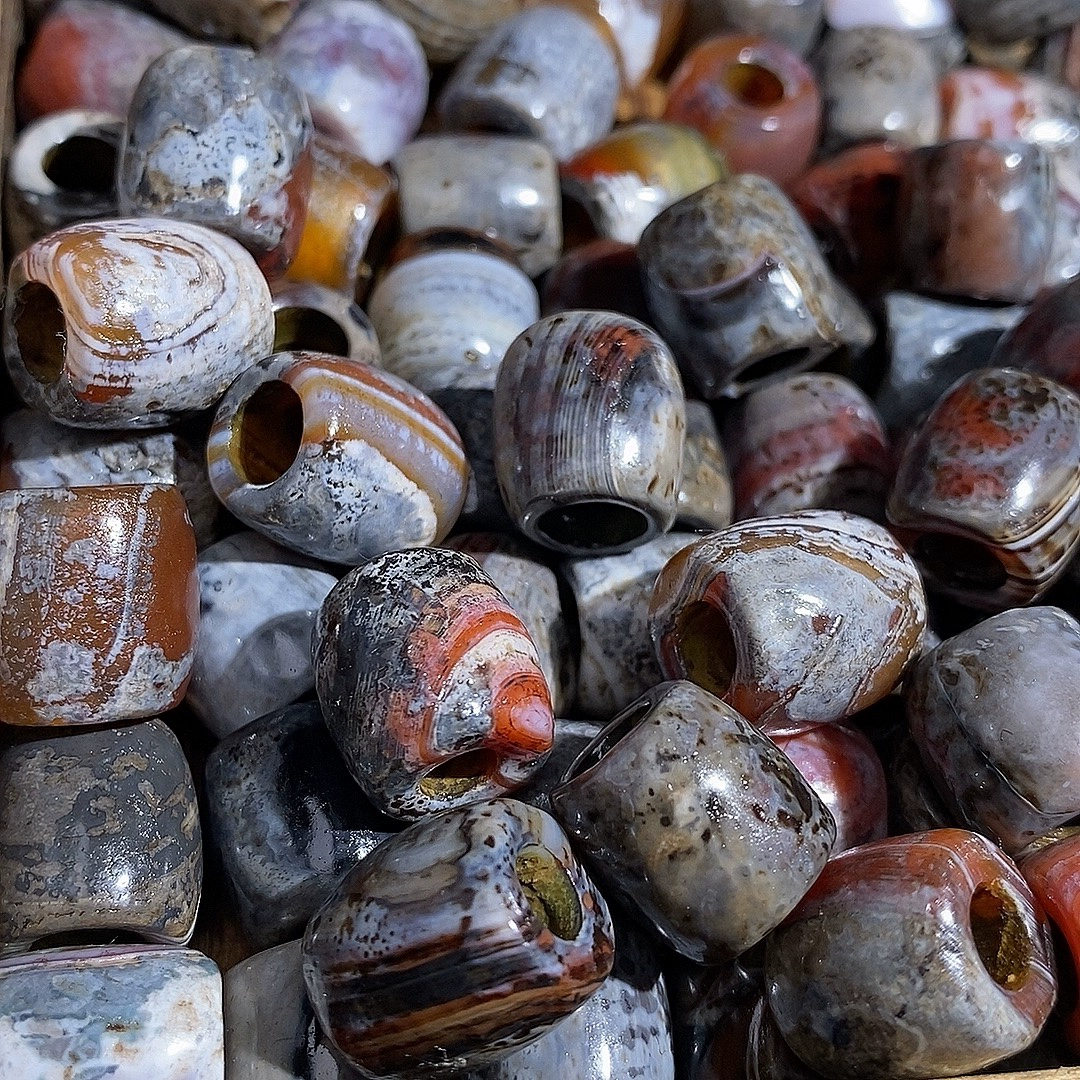 Натуральный агат с большими отверстиями