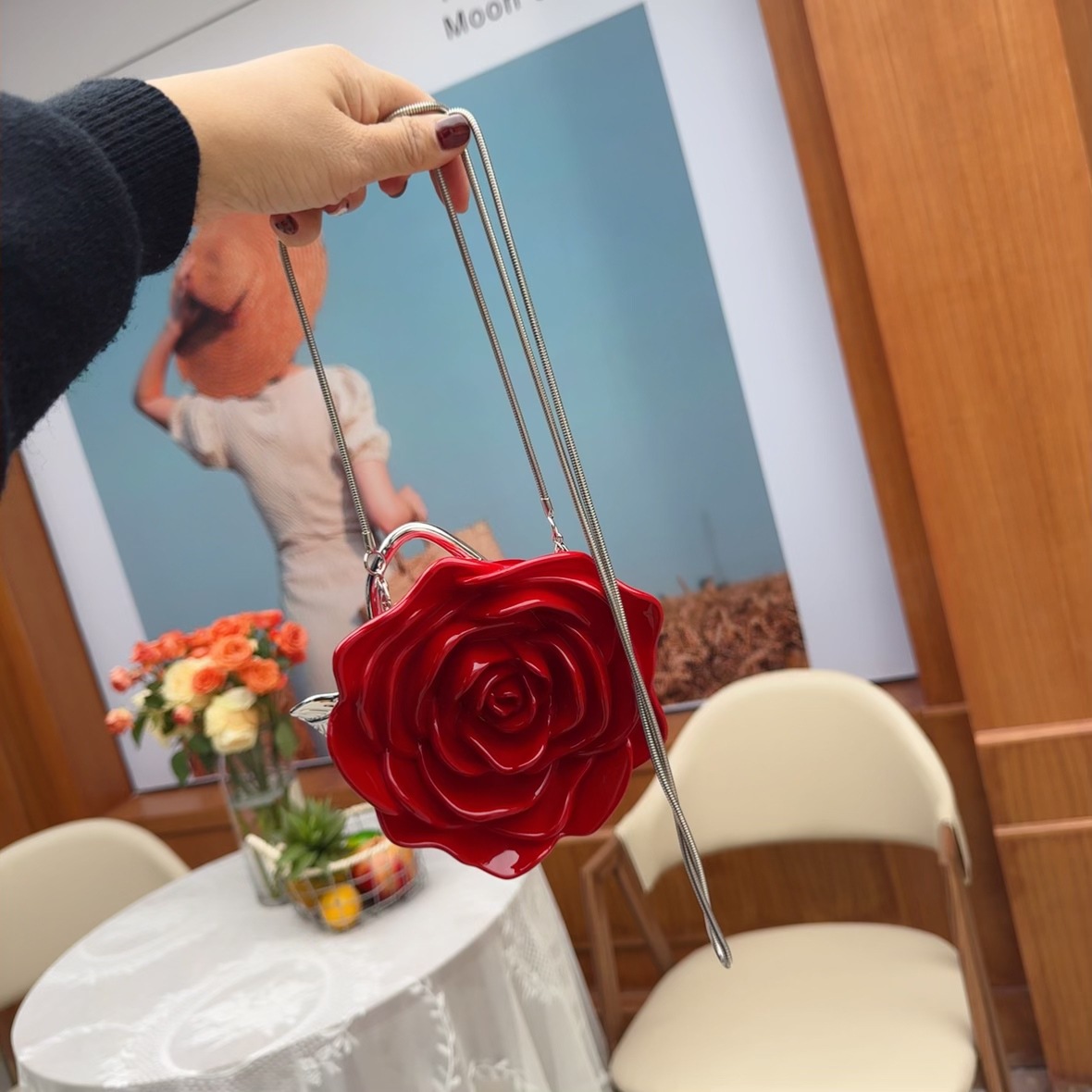 Elegant and stylish rose, versatile for autumn and winter, a box bag with a niche design and a sense of sophistication, a hand-held crossbody bag for dinner parties details Picture