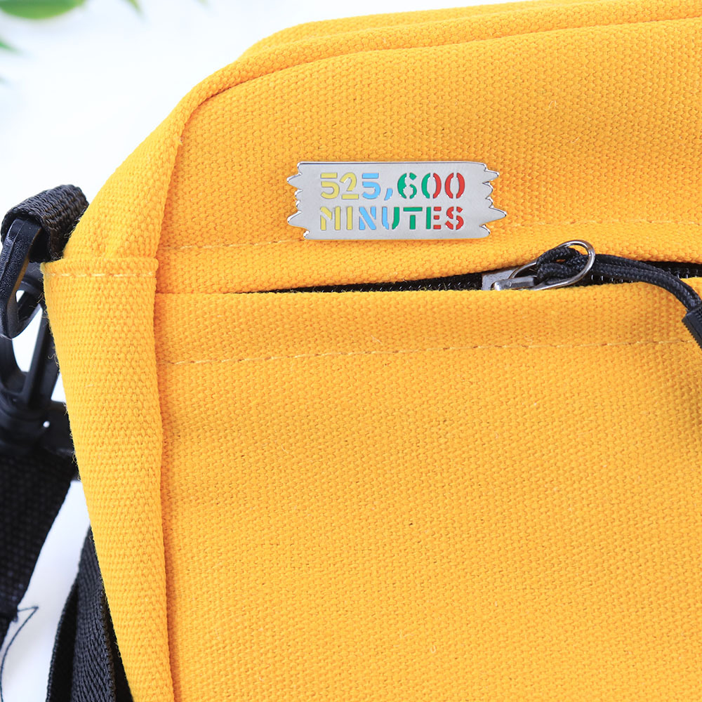 525,600 Minutes Lapel Pin Rental Inspiration Brooch Musical Quote Badge Creative Novelty Gift