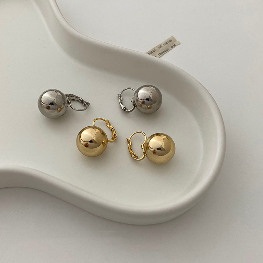 Copper Gold-Plated Round Ball Metal Earrings for Women, Light Luxury Niche Design Ear Cuffs, New Simple Fashion Versatile Earrings