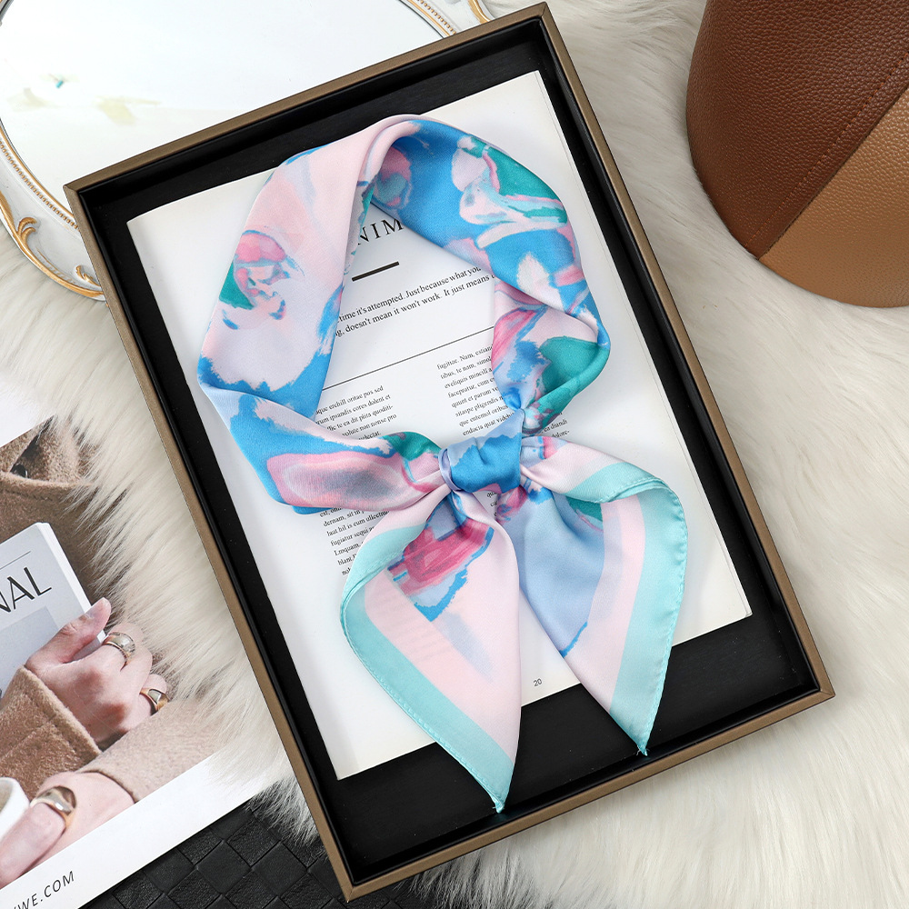 La nueva bufanda de seda de imitación simple y elegante 70 muestra un temperamento blanco, bufanda pequeña, bufanda de seda simple de todo fósforo, bufanda cuadrada, chal de protección solar para mujer