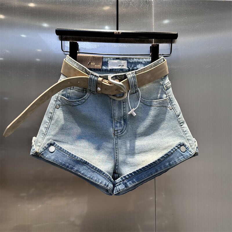 High-Waisted Denim Shorts for Women, Summer American Retro Style, Rolled Hem, Slim Fit, Versatile A-Line Hot Pants High-Waisted Denim Shorts for Women, Summer American Retro Style, Rolled Hem, Slim Fit, Versatile A-Line Hot Pants