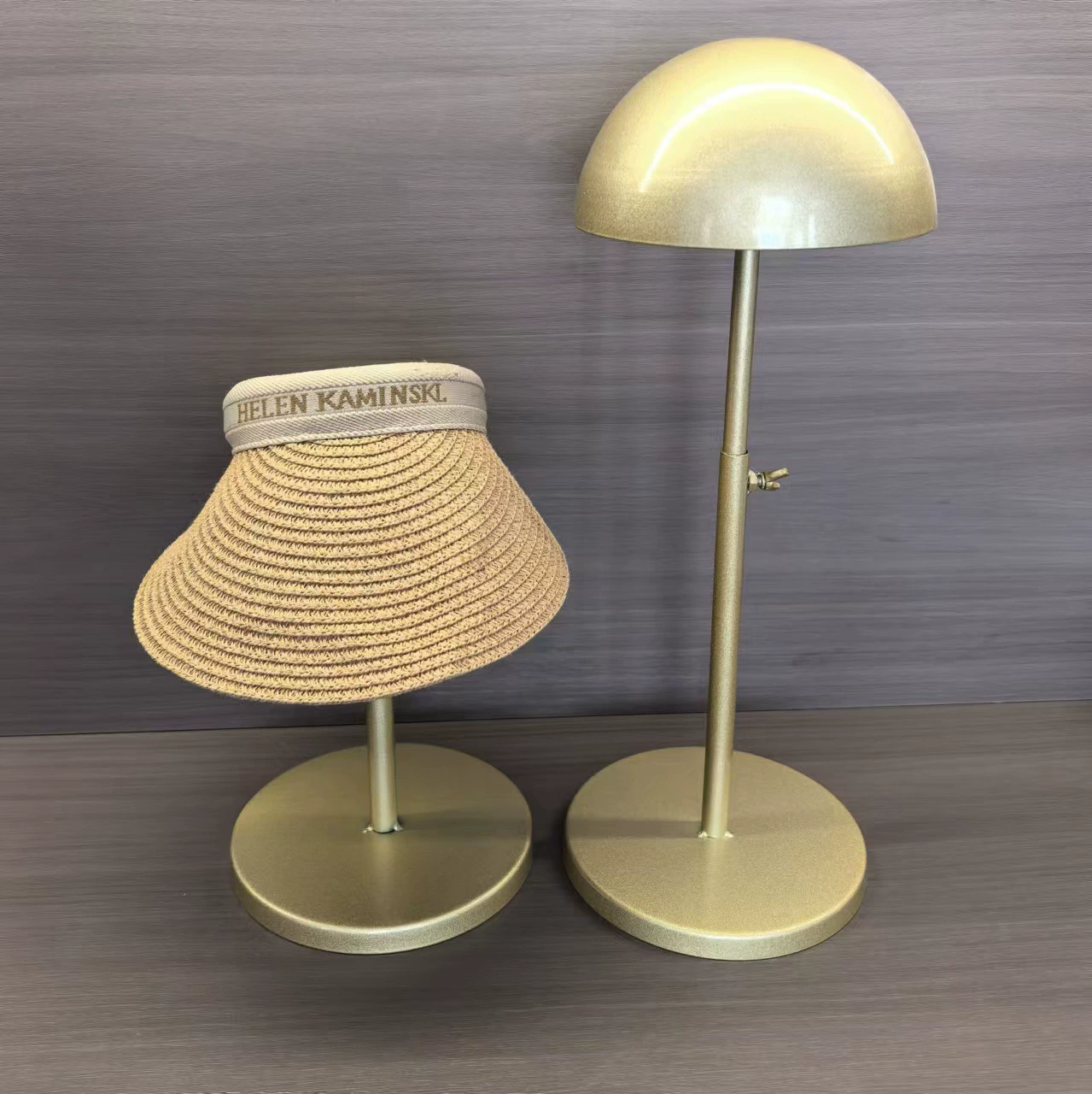 Европейский стиль элитной одежды для шапки витрина витрины из железа и шапки шапки шапки шапки шкаф можно регулировать