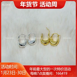 连衣裙;时尚休闲套装;耳钉