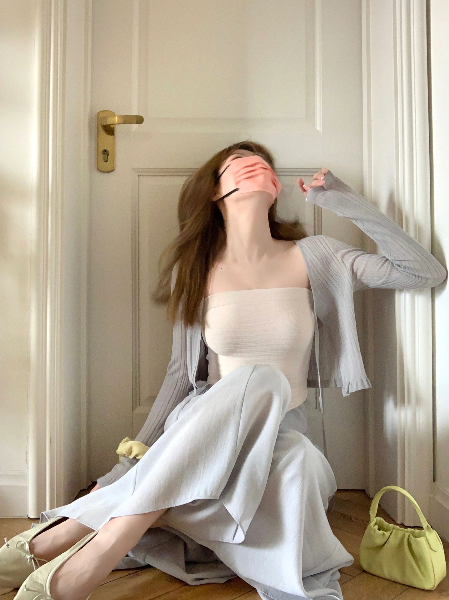V-neck knitted cardigan, women's summer thin style, perfect for pairing with a camisole dress, sun protection cardigan, outer layer, short top.