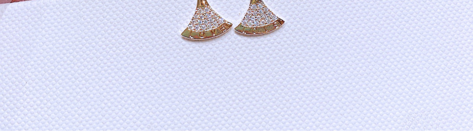 Fashion Earrings Set Female Simple And Exquisite Fan-shaped Ear Buckle Zircon Flower Earrings Combination display picture 2