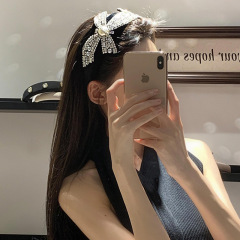 超閃重工は真珠の蝶結びのカチューシャをいっぱいにしています。