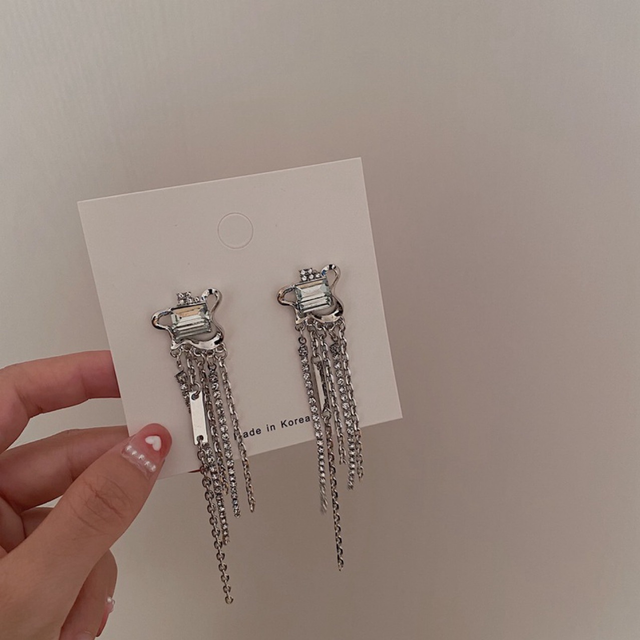 Retro Inlaid Diamond Tassel Earrings display picture 1