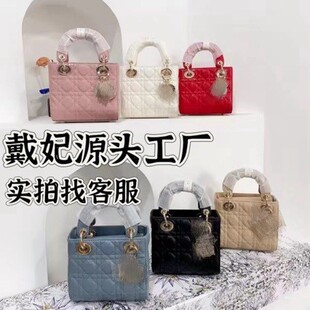Universal one-shoulder bag with diamond pattern