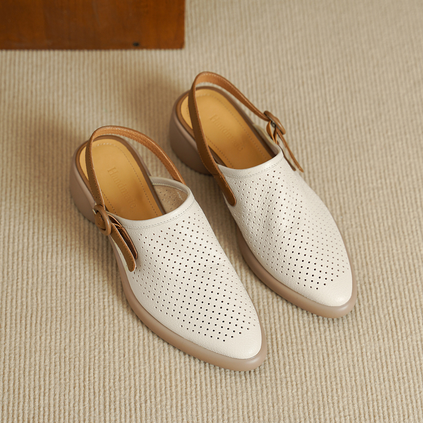 Sandal da dê nữ quai ngang mũi tròn gót vuông cao 7 cm — màu trắng ngà