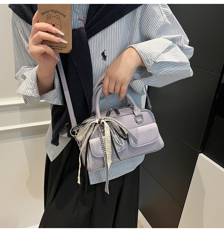 A trendy underarm bag for women in 2025, Korean version, Instagram Spring/Summer new fashion tote bag, versatile and large-capacity commuting bag undefined