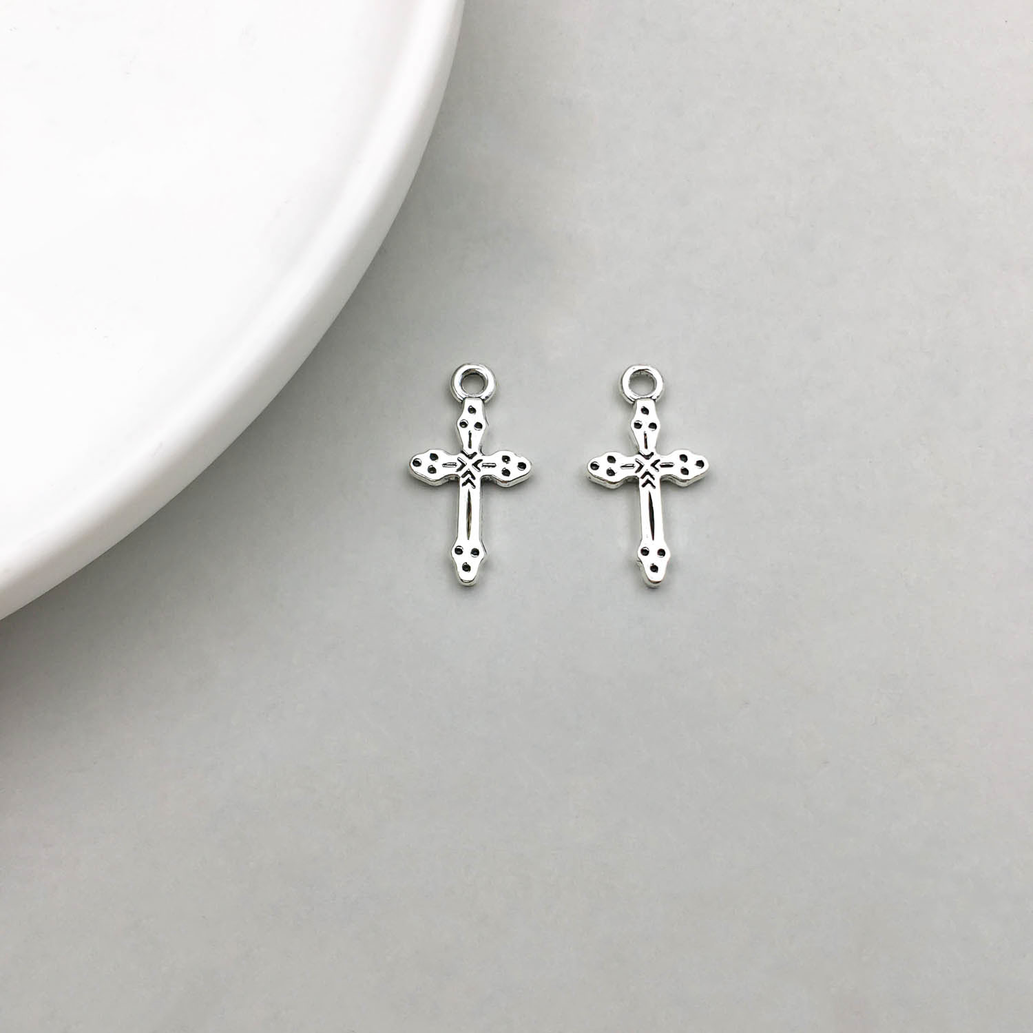 1 Nueva antigua aleación de plata Cruz serie simulación amor Cruz colgante DIY accesorios de la joyería