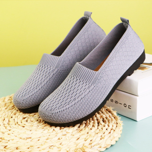 Women's Spring and Summer Old Beijing Cloth Shoes Slip-on Soft Sole Anti-slip Breathable Lightweight Shoes Flyknit Face Mother Shoes Breathable Comfortable