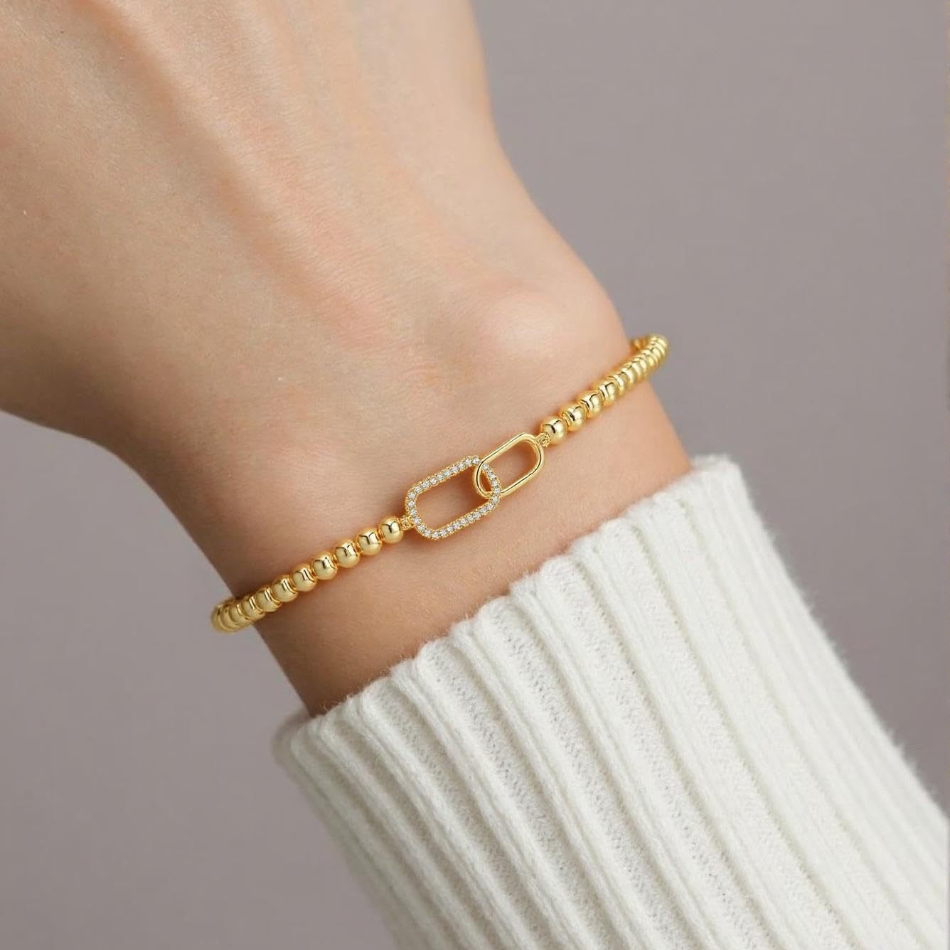 Bracciale con perline dorate nodo a cuore e anelli geometrici_voghion.com
