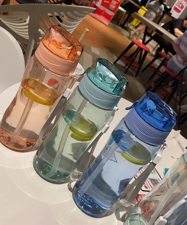 Misma fábrica al por mayor nueva cuerda de estudiante taza portátil 650ml PC taza de plástico cubierta de rebote taza de agua taza de espacio