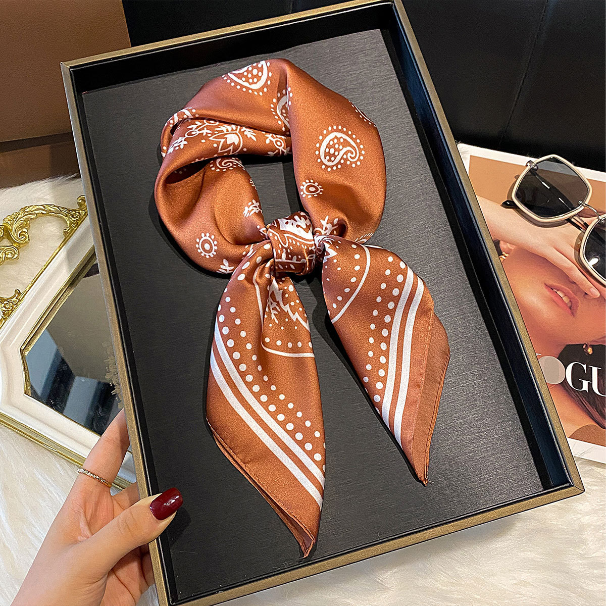 Luxurious Women’s Printed Silk Feel Scarf Versatile Spring Accessory_voghion.com