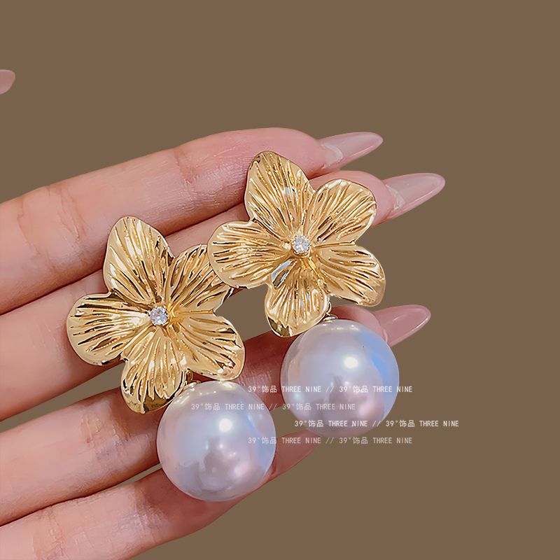라이트 골드 꽃잎 진주 펜던트 귀걸이